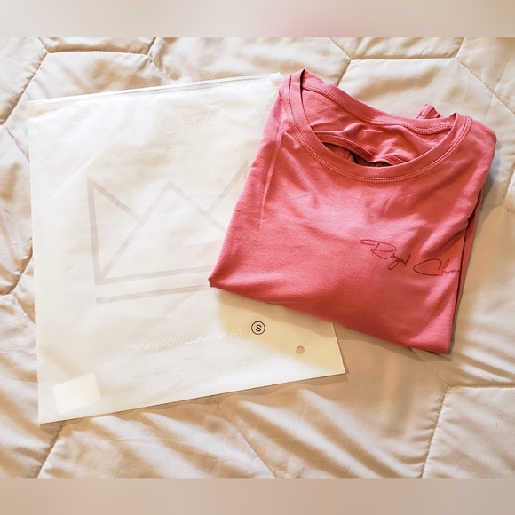 Royal Change Crop Tee with Back Keyhole Cutout Mauve Size SMALL - Picture 7 of 10